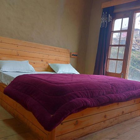 Loghouse At Khajjiar Lake Exterior foto