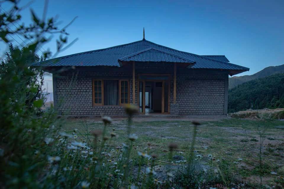 Loghouse At Khajjiar Lake Exterior foto